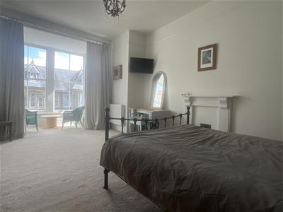 Bedroom 3 (Master)